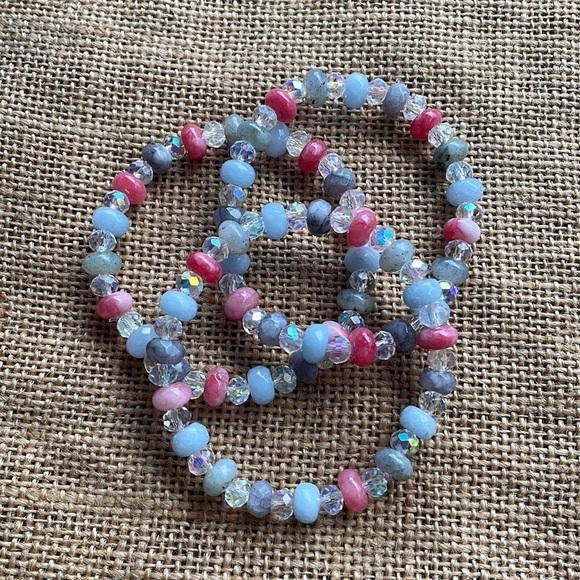 Stackable stone bracelet mixed beads pastel Crystal 7 1/2 stretch Baby Shower - Picture 1 of 7